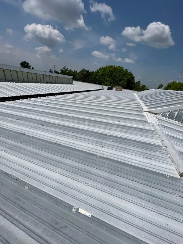 Impianto fotovoltaico su tetto industriale