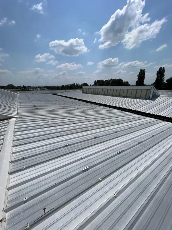 Impianto fotovoltaico su tetto industriale