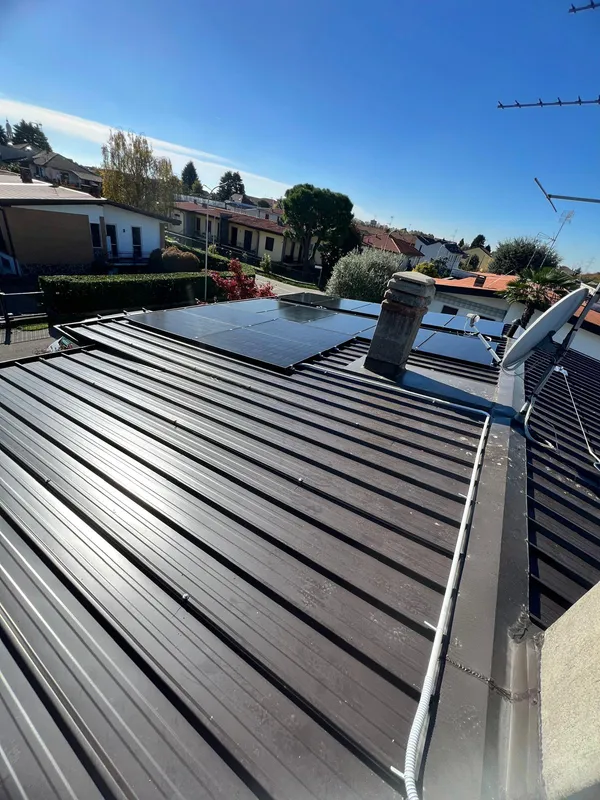Impianto fotovoltaico su tetto residenziale