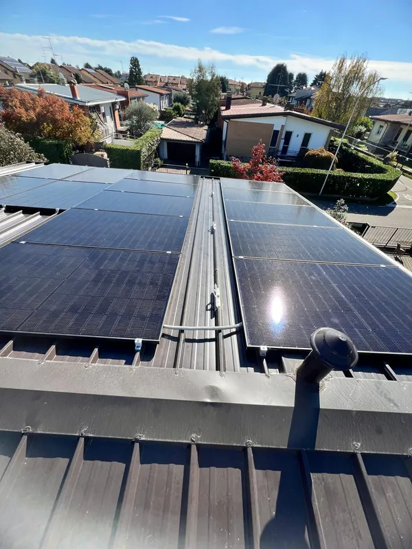 Impianto fotovoltaico su tetto residenziale