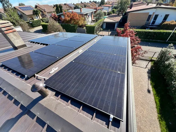 Impianto fotovoltaico su tetto residenziale