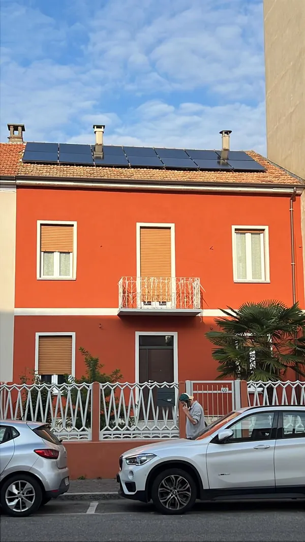 Impianto fotovoltaico su tetto residenziale