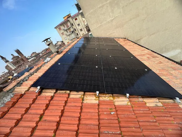 Impianto fotovoltaico su tetto residenziale